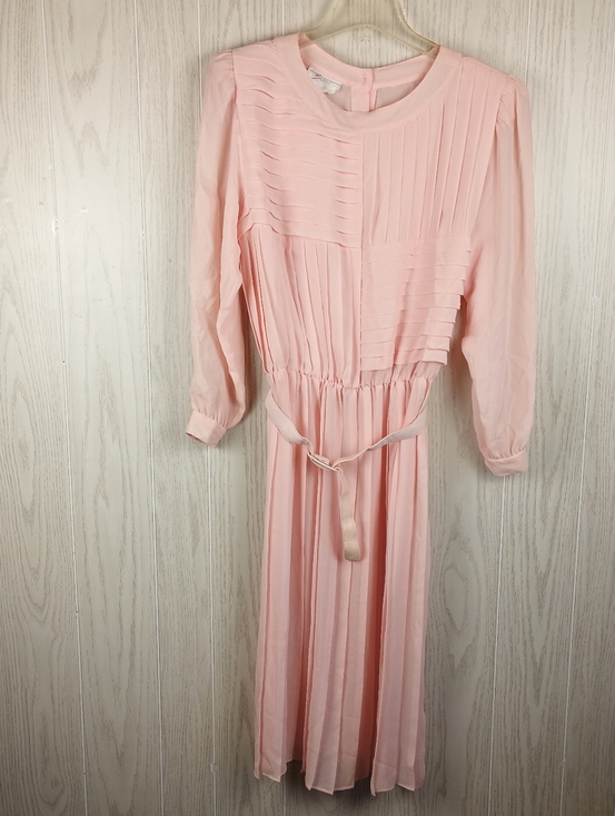 Seret Dresses & Skirts - VTG Seret Dress Early 80’s 90s light pink sheer midi length sz 14 button back.